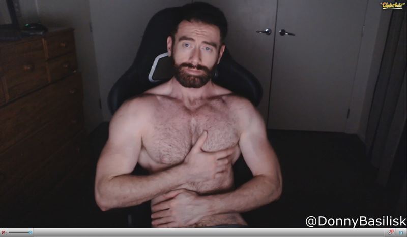 Hairy muscled stud touching himself on Chaturbate